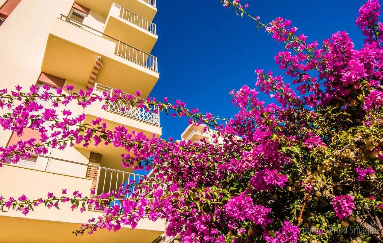 בנאלמדנה 19 Estudio En Minerva Apartamentos - Piscina - Playa - Excelente Wifi דירה